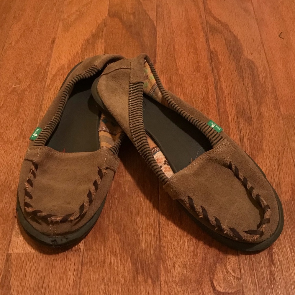 Sanuk slip on’s
